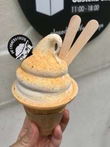 カステラ専門店の濃厚カステラソフトクリーム『カルネロソフト』！