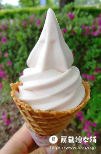 「白沢高原牧場ソフトクリーム」　いちご