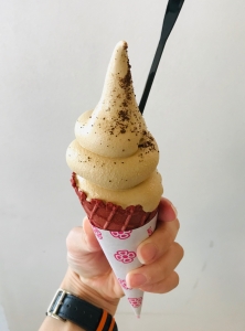 食べるカフェラテ！？エスプレッソがブレンドされた大人の「ローストコーヒーソフトクリーム」！