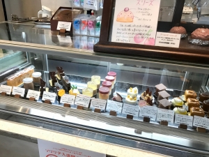 ショコラトリーが手がける！今注目のルビーチョコレートを使ったピンクのアイスクリーム！