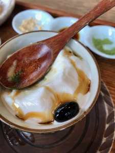 森林ノ牧場のジャージー牛乳を使ったスペシャルソフトクリームセット♪味変しながら楽しむ和スイーツ