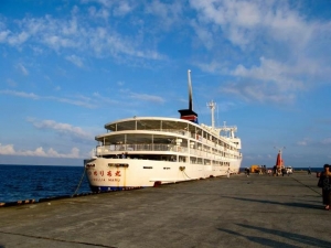 イルカの島「御蔵島」でご夫婦が営むローカルな商店のほんわかジェラート！