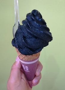 まるも屋「蒟蒻ソフト」 ブラックチョコレート