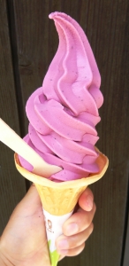 カフェ・ド・カンパーニュ 『トリプルベリーソフト』（季節のおすすめソフトクリーム）