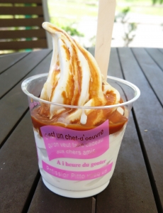 カフェ・ド・カンパーニュ 『ミルクソフトクリーム（トッピング：塩キャラメルソース）』