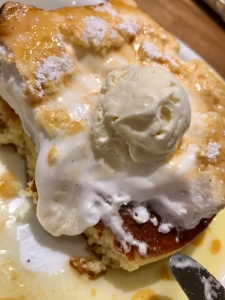 じゅわっと焼きマシュマロとアイスのとろけるハーモニー！甘じょっぱさがやみつきのスイーツパンケーキ！