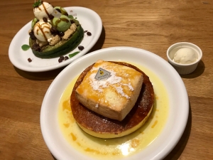 じゅわっと焼きマシュマロとアイスのとろけるハーモニー！甘じょっぱさがやみつきのスイーツパンケーキ！